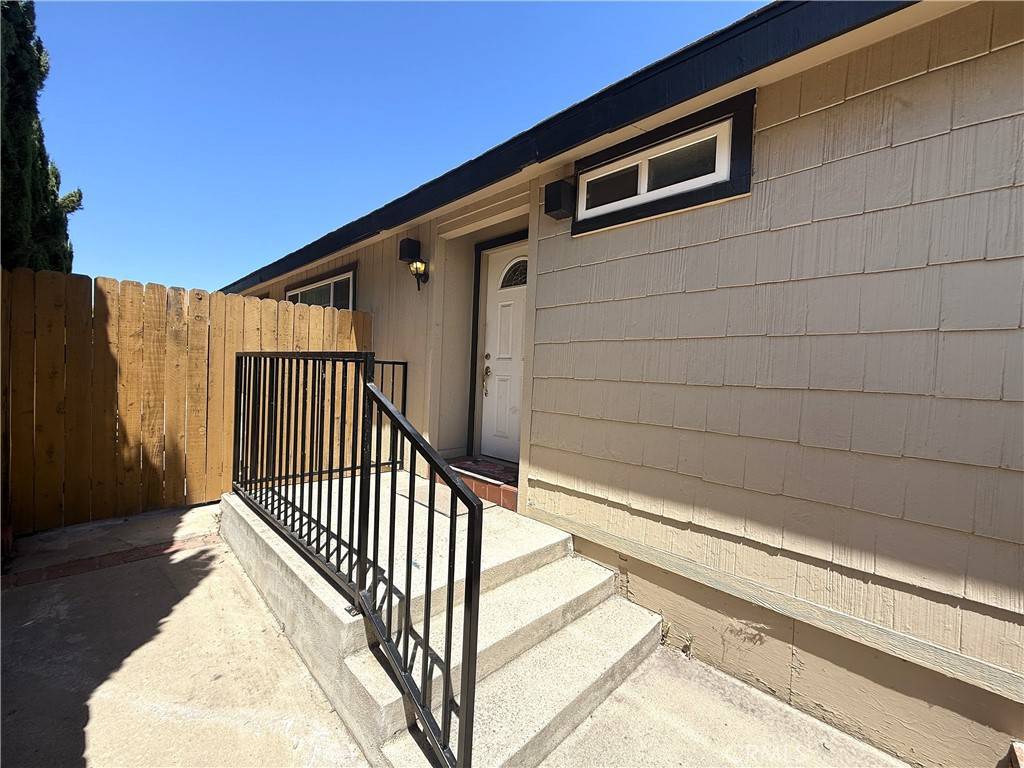 Yorba Linda, CA 92887,5715 Greenbriar DR