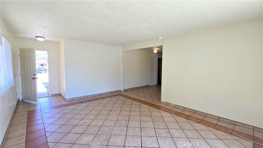 Fontana, CA 92336,7987 Bennett AVE #A