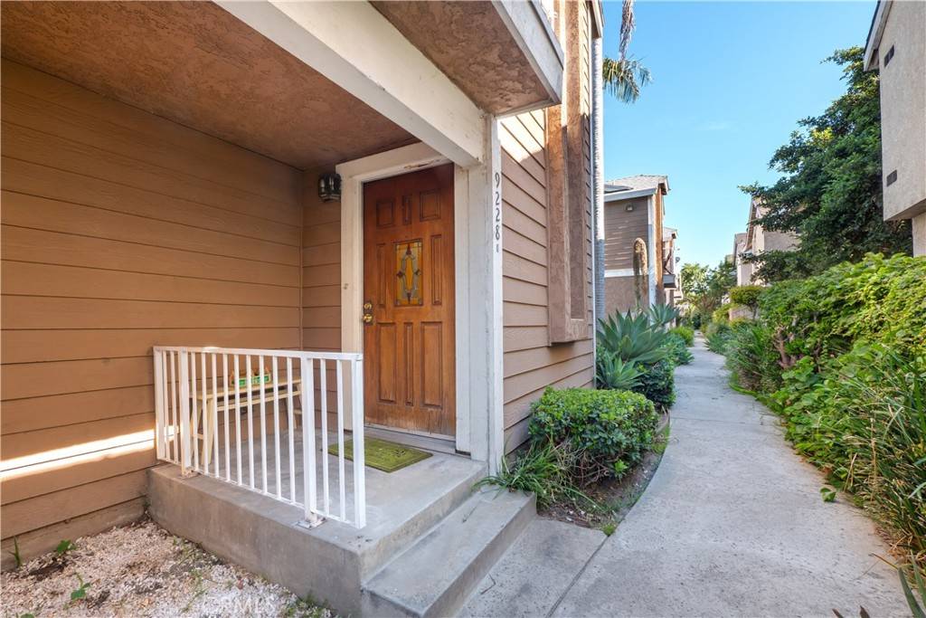 Downey, CA 90242,9228 Elm Vista DR #B