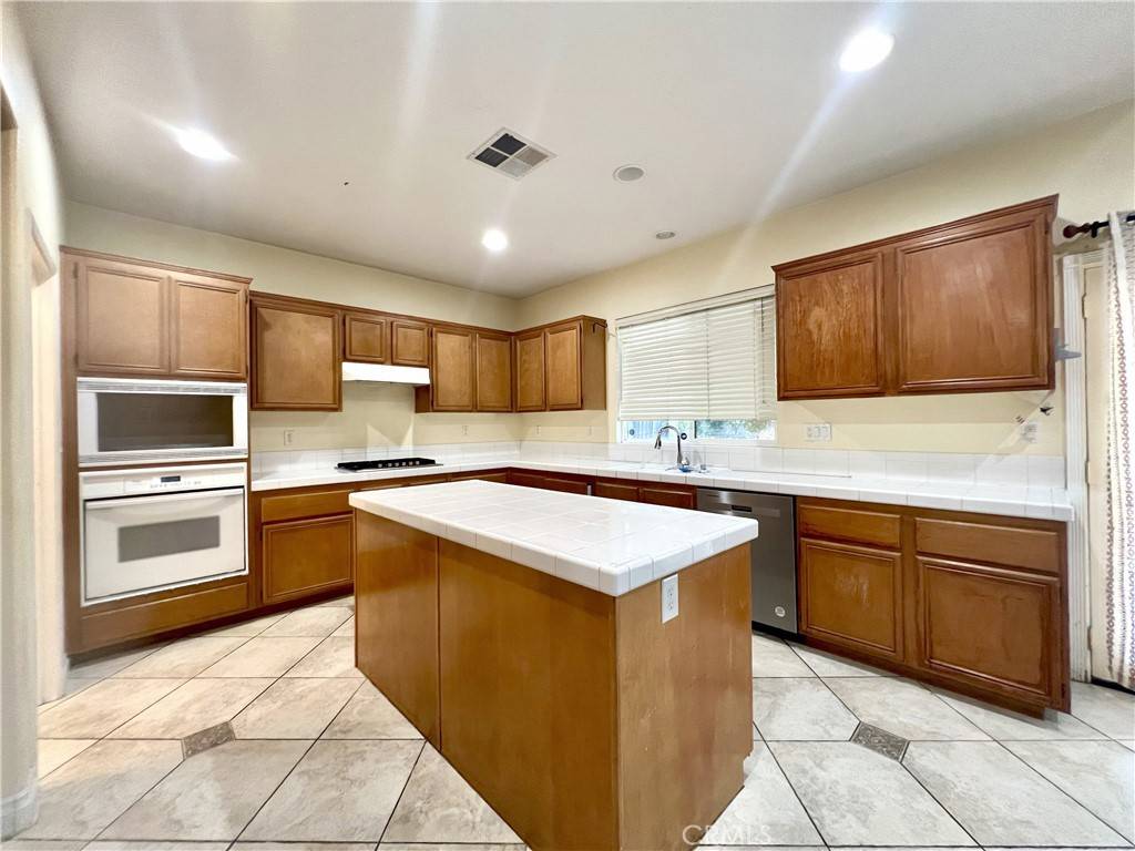 Eastvale, CA 92880,13557 Rainier AVE