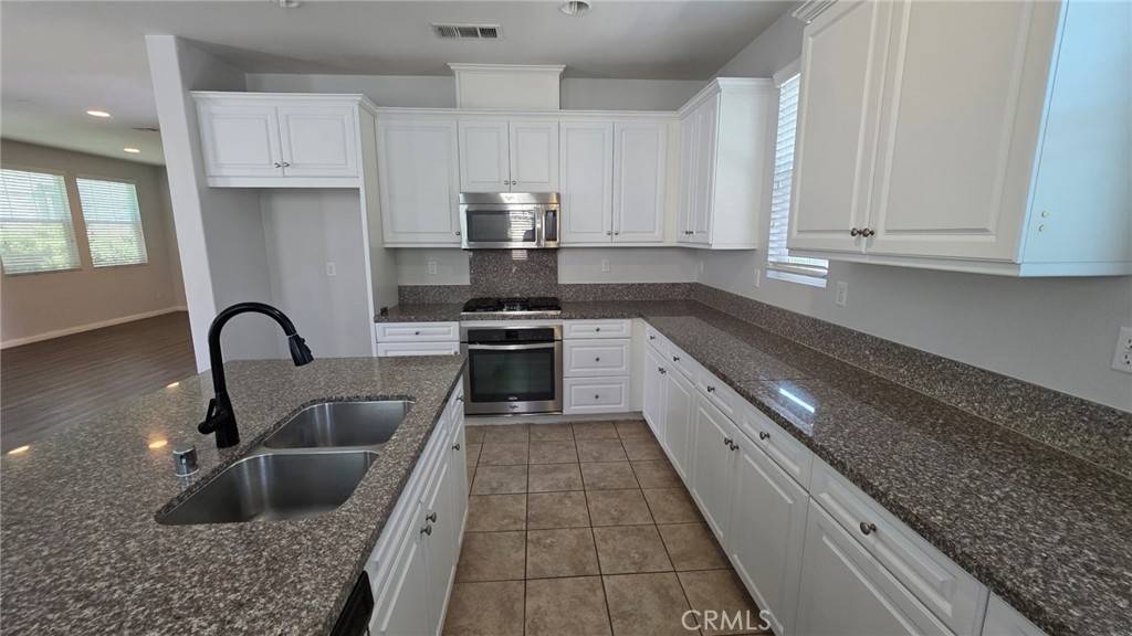 Ontario, CA 91764,2915 E Via Terrano