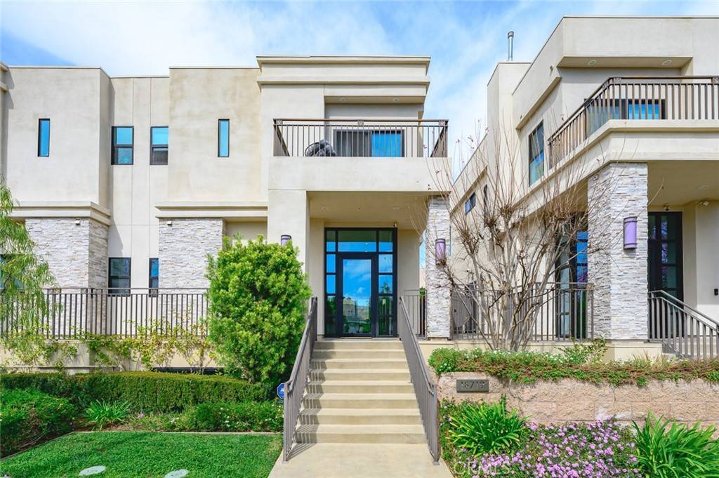 18719 Redwing ST, Tarzana, CA 91356