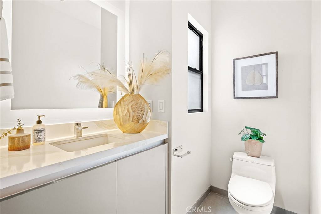 Tarzana, CA 91356,18719 Redwing ST