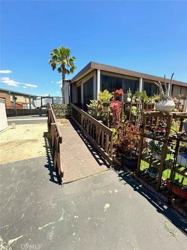Hemet, CA 92545,2750 W Acacia #B22