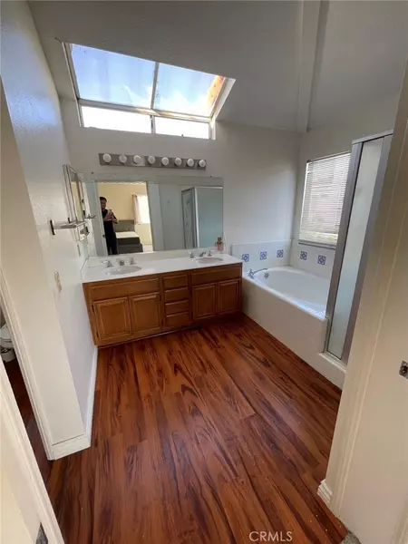 6 Latina, Irvine, CA 92614