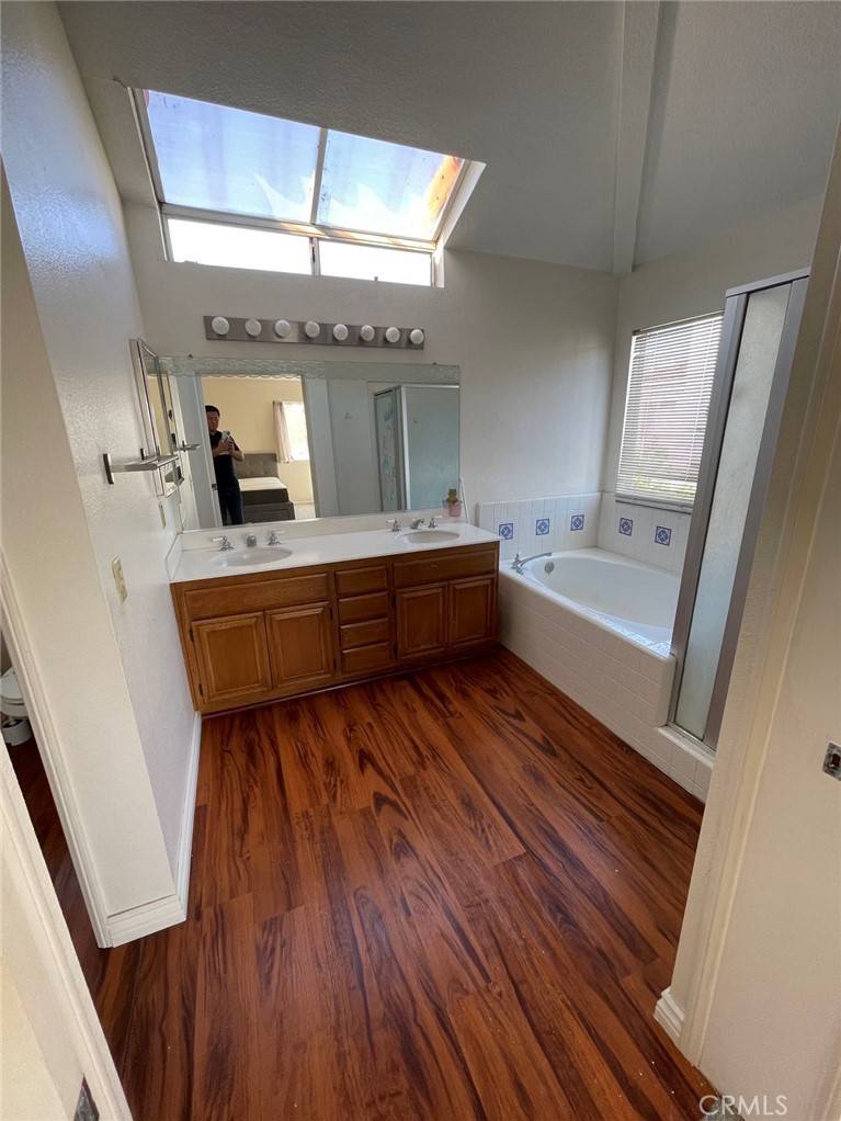 6 Latina, Irvine, CA 92614