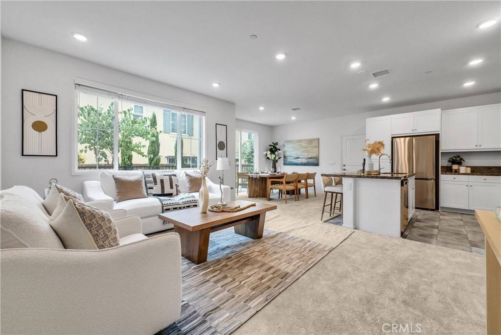 Fontana, CA 92336,5584 Kate WAY #10
