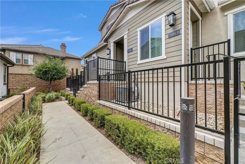 Fontana, CA 92336,5584 Kate WAY #10