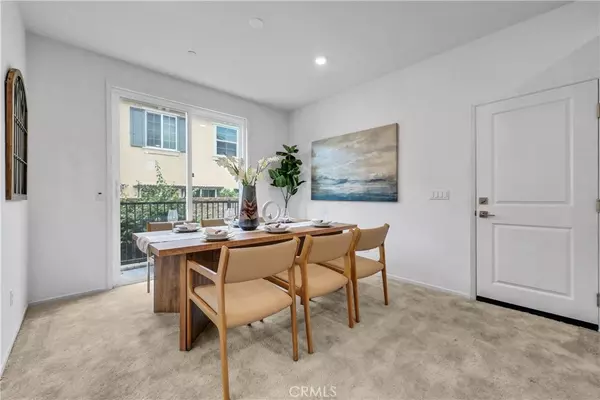 Fontana, CA 92336,5584 Kate WAY #10
