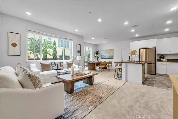 Fontana, CA 92336,5584 Kate WAY #10