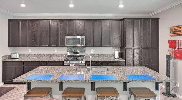 San Bernardino, CA 92407,4033 Blackberry DR