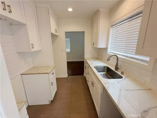 Los Angeles, CA 90019,1208 S Cochran AVE