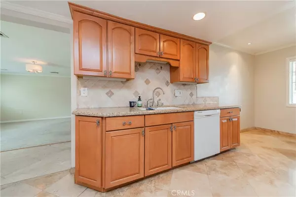 Glendora, CA 91740,1735 S Banna AVE