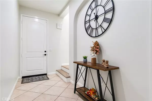 Corona, CA 92883,4313 Owens ST #102