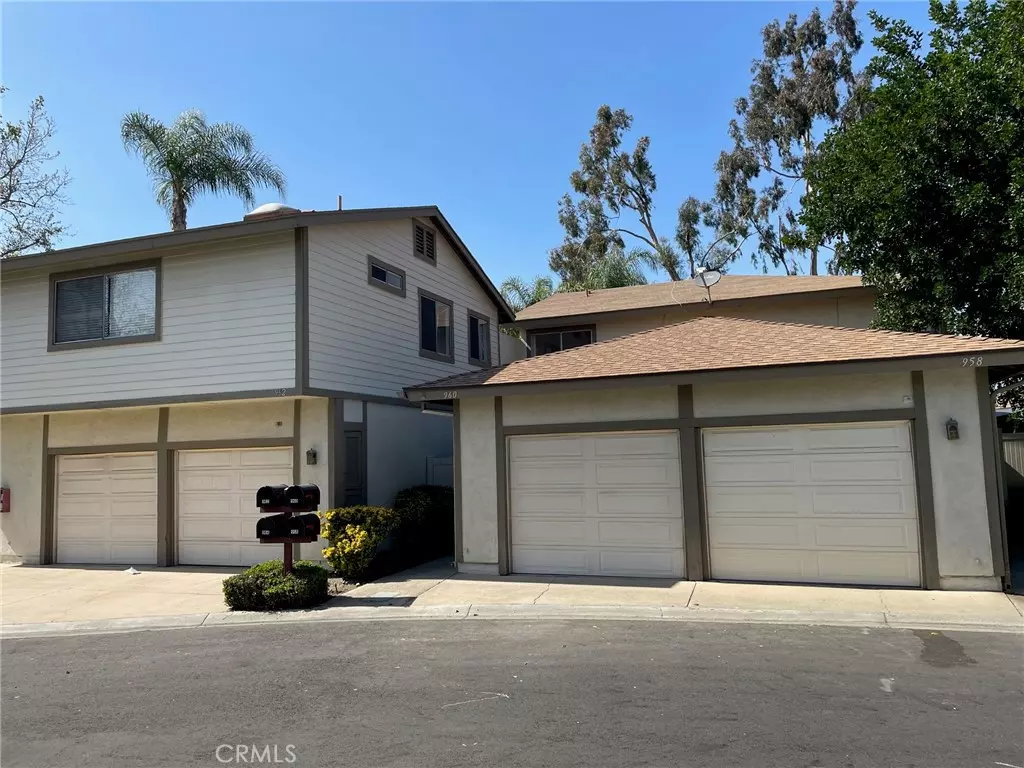 Ontario, CA 91762,960 Pinyon CT