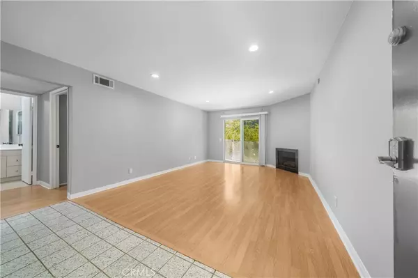 1256 Patricia AVE #10, Simi Valley, CA 93065