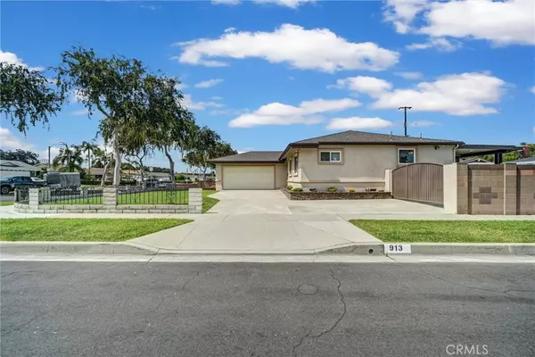 Fullerton, CA 92833,913 Meade AVE