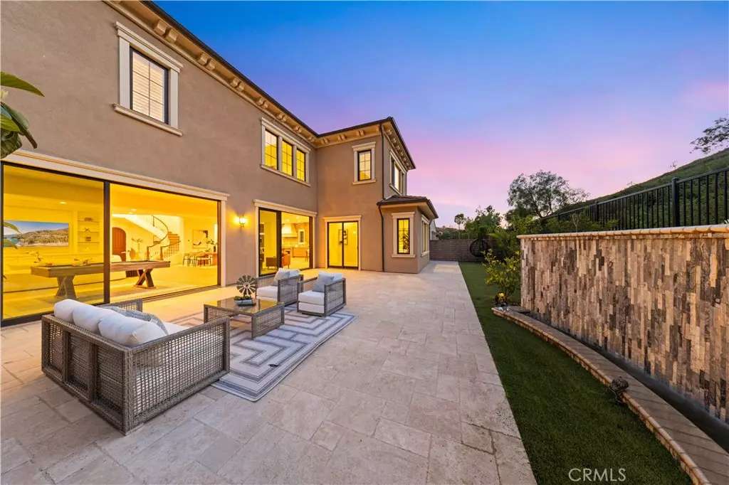 Irvine, CA 92602,111 great oak