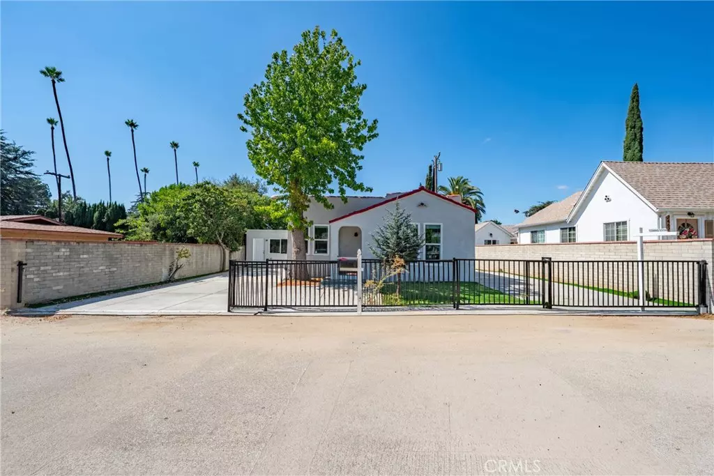 Altadena, CA 91001,2461 Saint Pierre