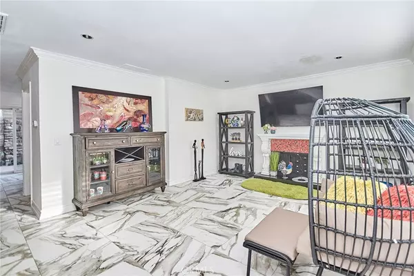 Lakewood, CA 90715,11742 11742 215th #8