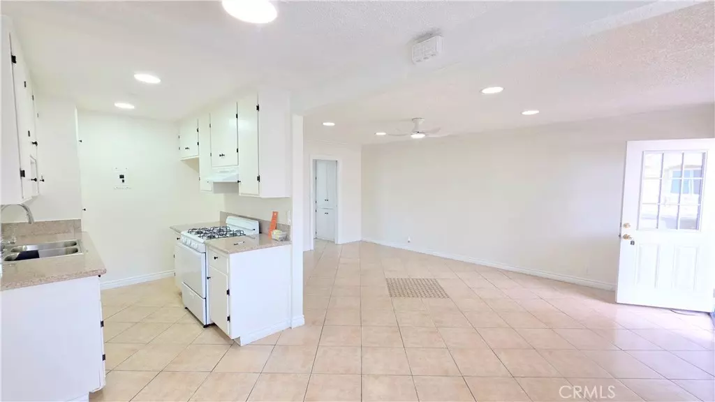 El Monte, CA 91732,3733 Durfee #7