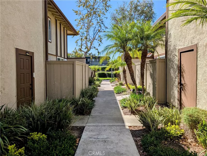 26253 Via Roble #14, Mission Viejo, CA 92691