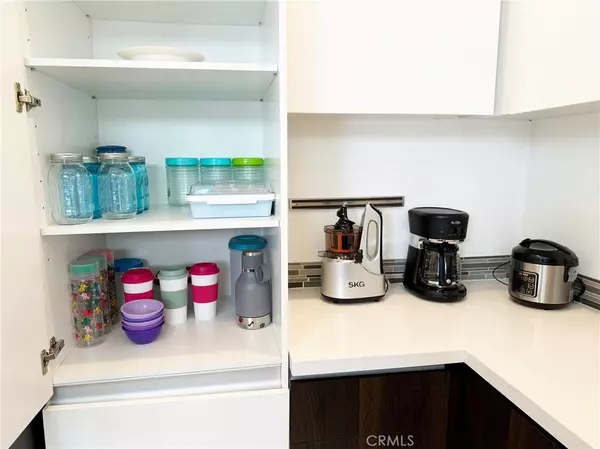 Long Beach, CA 90802,137 W 6th Street #301