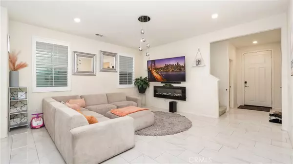 Fontana, CA 92336,16763 Stags Leap LN