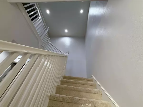 Irvine, CA 92620,28 Teak