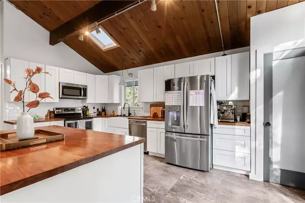 Wrightwood, CA 92397,1742 Twin Lakes