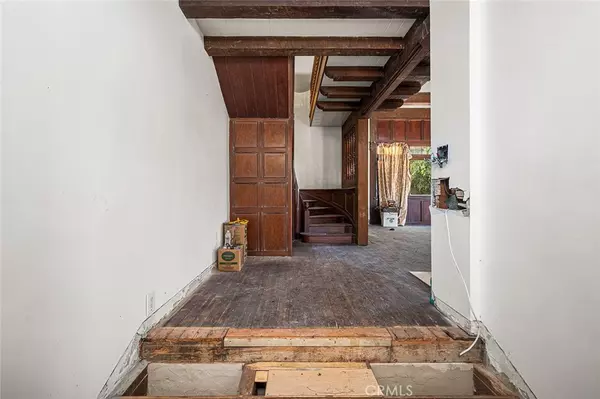 Los Feliz, CA 90027,2000 N New Hampshire