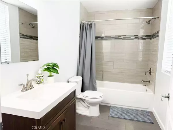 Long Beach, CA 90802,137 W 6th St #305