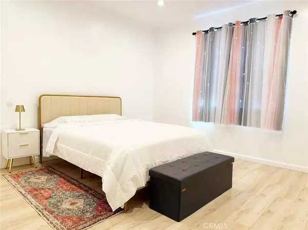 Long Beach, CA 90802,137 W 6th St #305