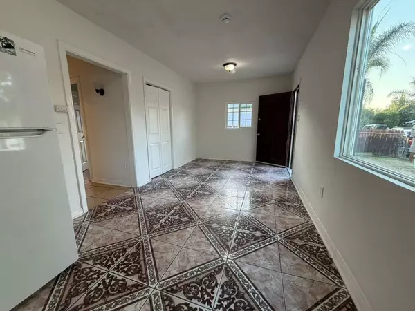 Pomona, CA 91766,890 E 4th St