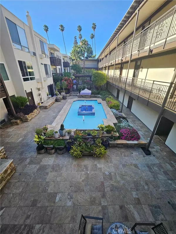 Los Angeles, CA 90020,525 S Ardmore AVE #211