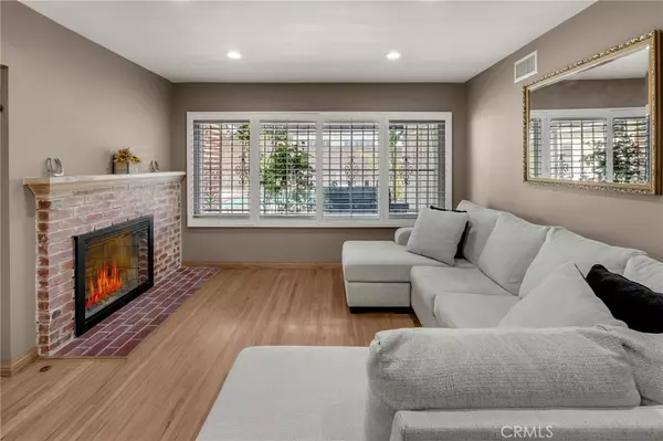 Inglewood, CA 90303,10624 S 6th AVE