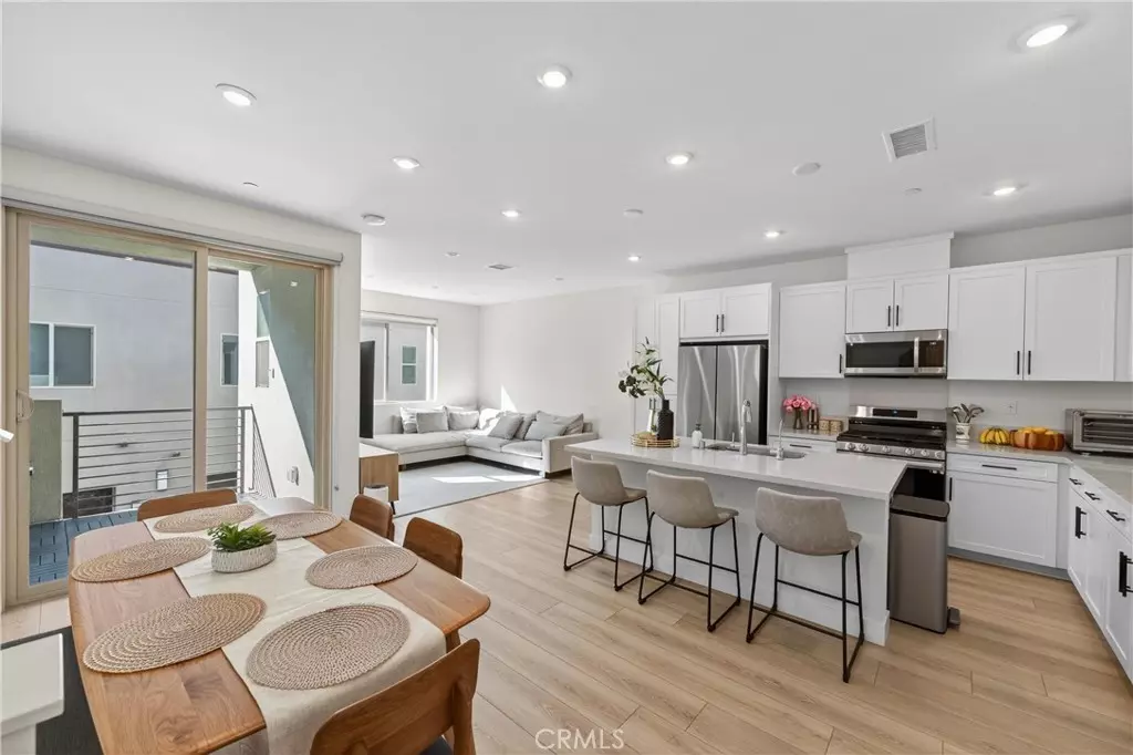 Placentia, CA 92870,1572 Lima Way #6