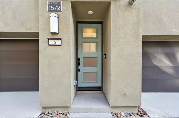 Placentia, CA 92870,1572 Lima Way #6