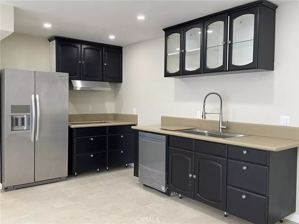 Los Angeles, CA 91356,5700 Etiwanda AVE #240