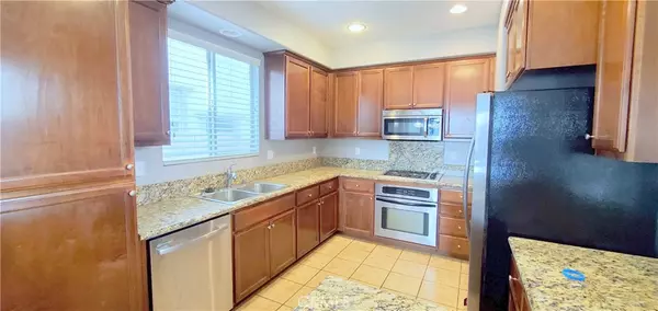 Eastvale, CA 92880,877 Havasu ST