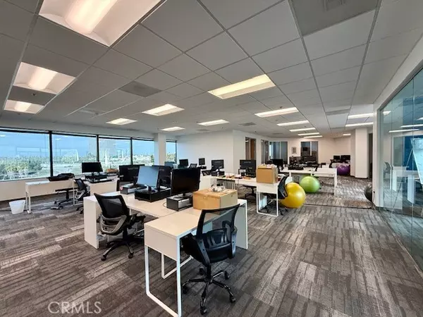 Orange, CA 92868,625 The City Dr S