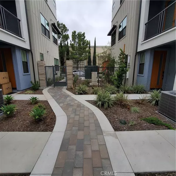 Ontario, CA 91764,944 N Divino Privado