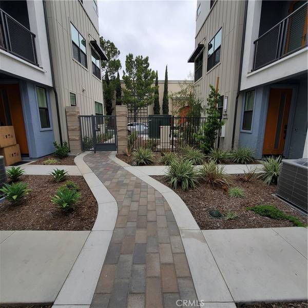 Ontario, CA 91764,944 N Divino Privado