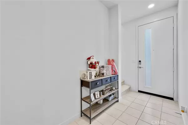 Ontario, CA 91761,3720 Allston paseo S #8