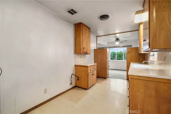 Covina, CA 91724,922 E Edgecomb