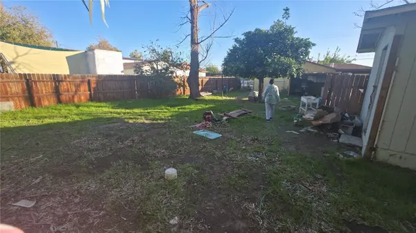 Bakersfield, CA 93307,825 Bradshaw St