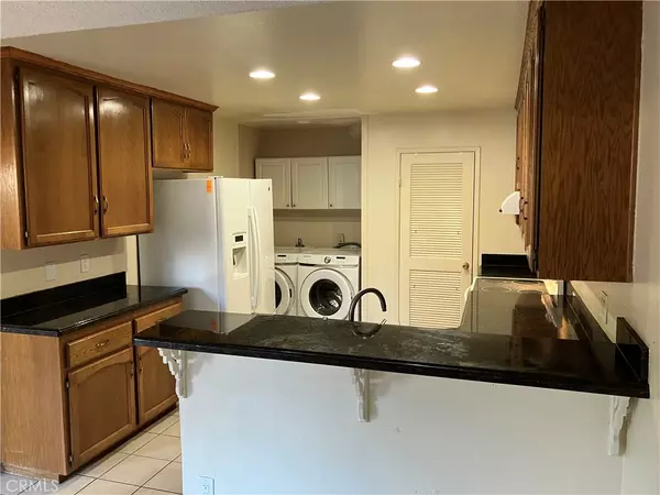 San Diego, CA 92139,2366 Adirondack ROW #6