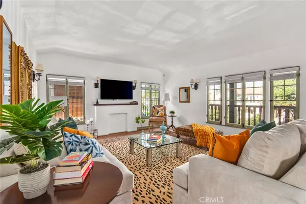 8246 4th ST, Los Angeles, CA 90048