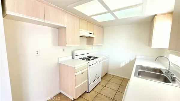 Ontario, CA 91764,937 E Deodar ST #7