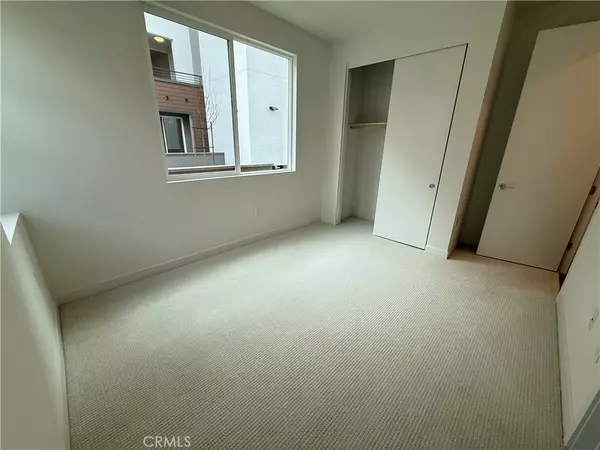 Santa Ana, CA 92705,693 S Lyon Street